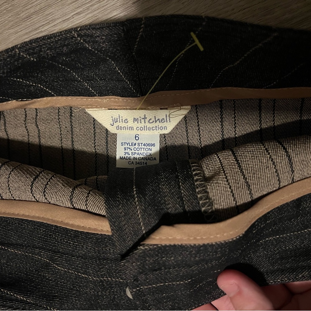 Sophisticated Black Pinstripe Pencil Skirt - Picture 2 of 3
